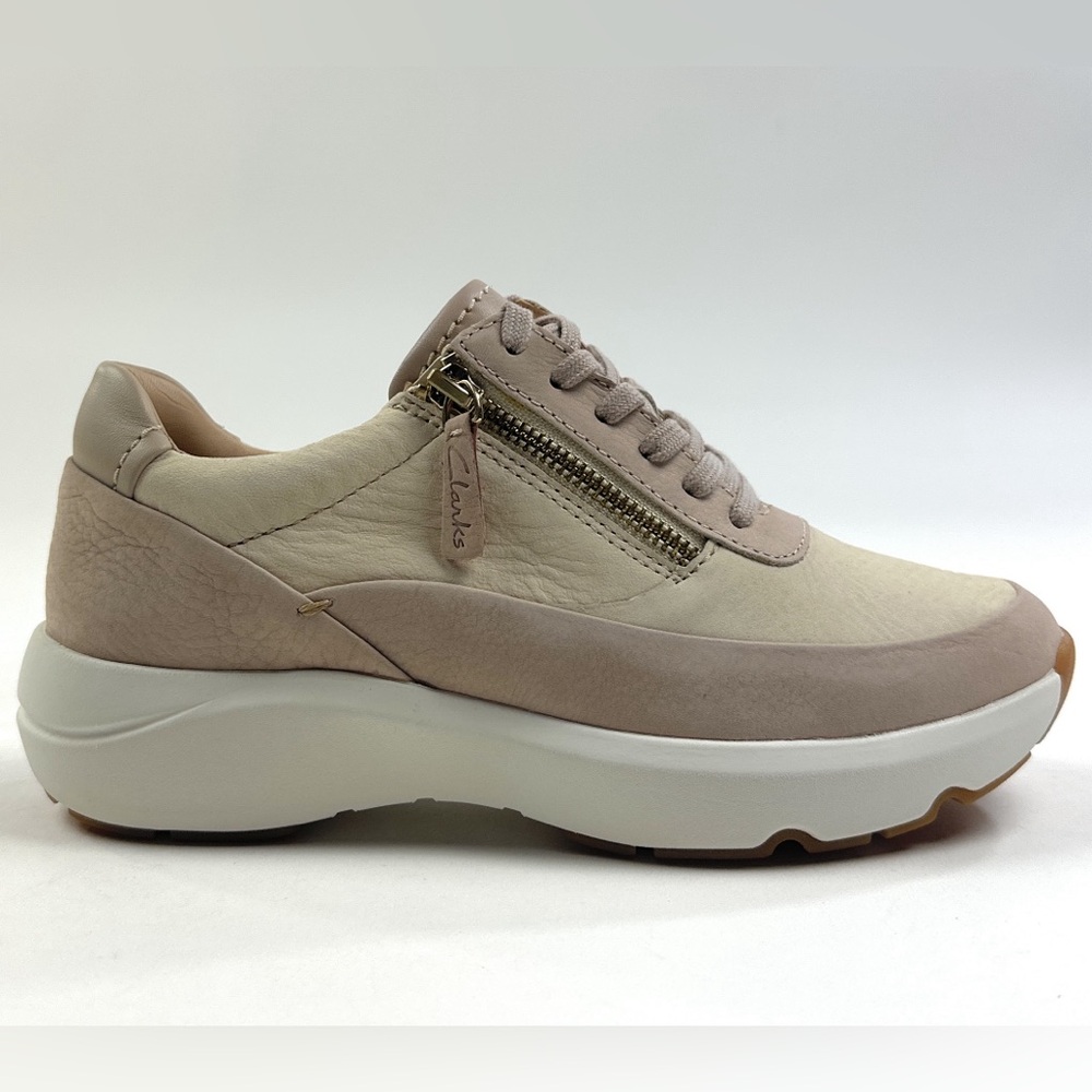 Clarks Tivoli Zip Leather Womens Wide Beige Tan White Shoes Sneakers 26176651